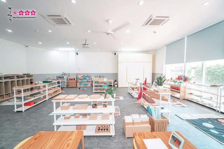 Phương pháp giáo dục Montessori là luôn tập trung nhấn mạnh thực tế, không chú trọng phát huy trí tưởng tượng