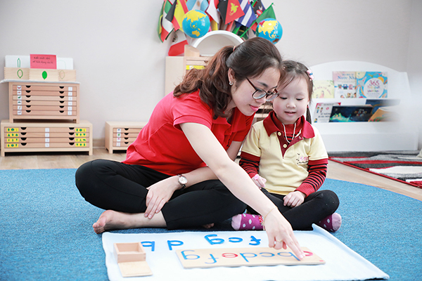 phương pháp giáo dục montessori giúp trẻ say mê học tập