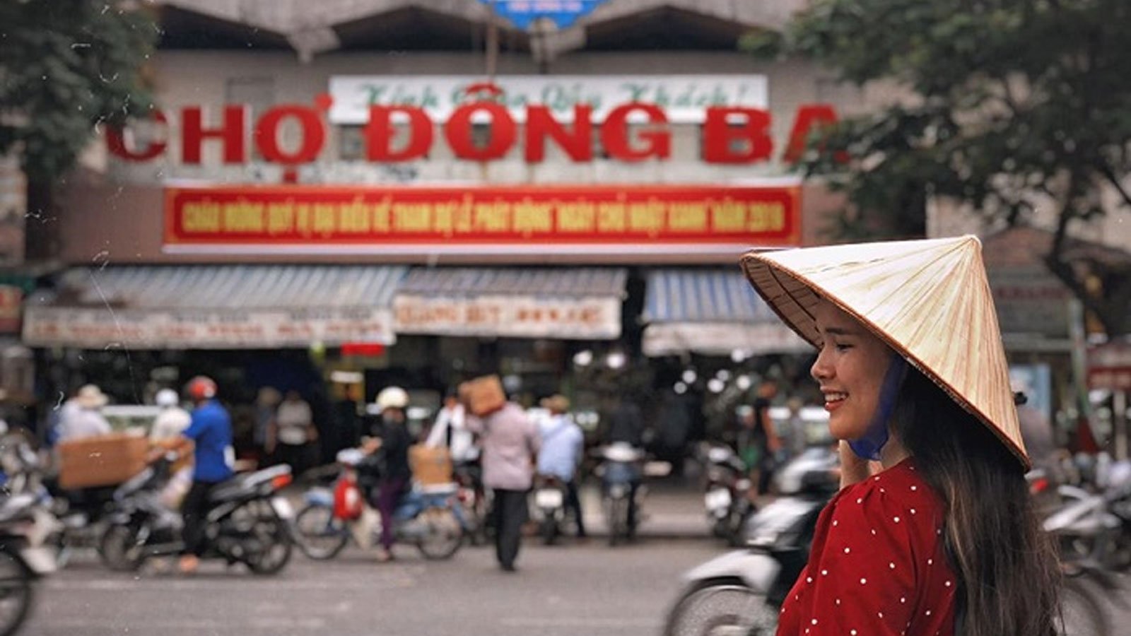 Chợ Đông Ba – Trung tâm thương mại nổi tiếng của Huế, là điểm đến tuyệt vời cho trải nghiệm mua sắm và khám phá văn hóa độc đáo.