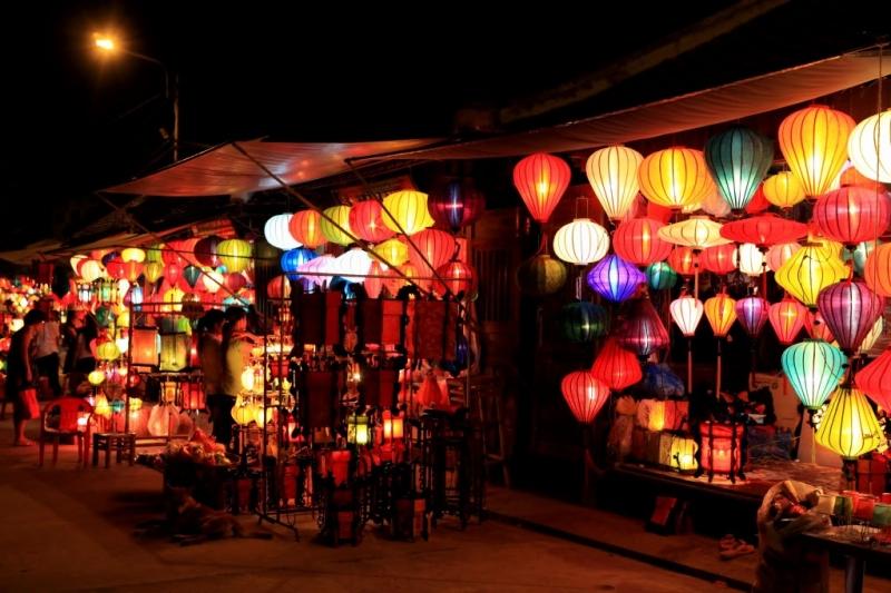 Discover the Top 10 Most Famous Night Markets in Vietnam – Mytour.vn